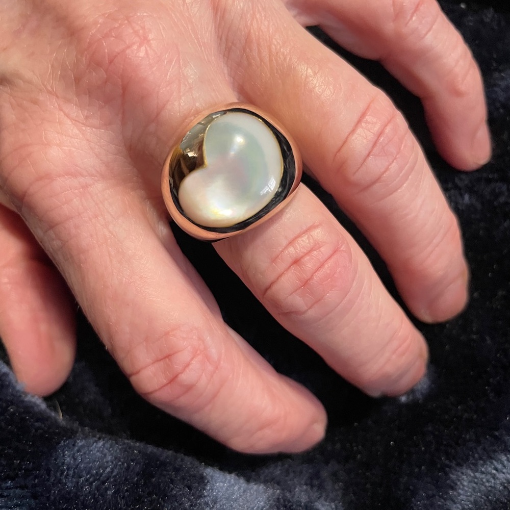 Gold Ring, 14kt with Beautiful Mother of Pearl HEART. 
This Gorgeous Dome Ring!